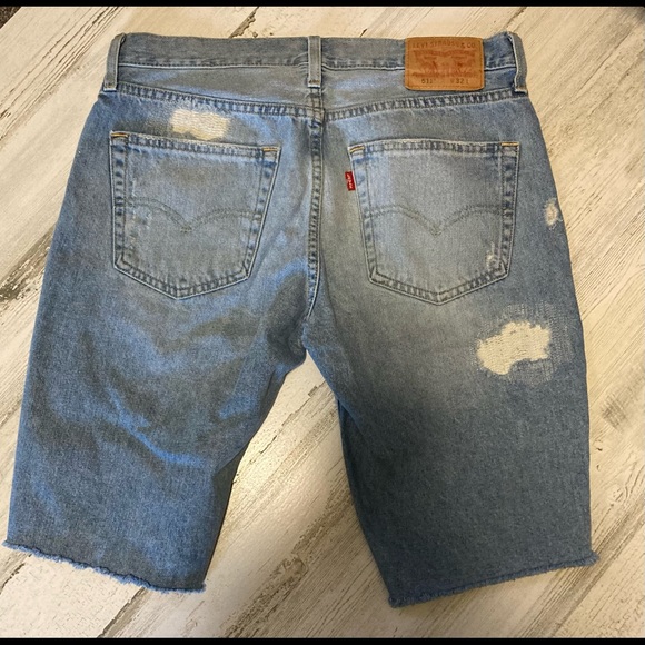 Levi’s distrssed shorts - Picture 5 of 5